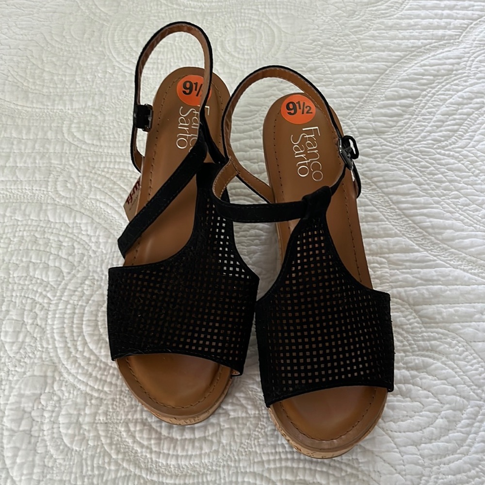 Black wedges